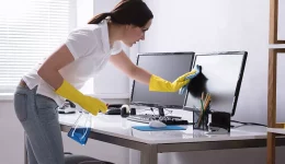Service professionnel d'entretien ménager à Montréal dans un appartement moderne et propre