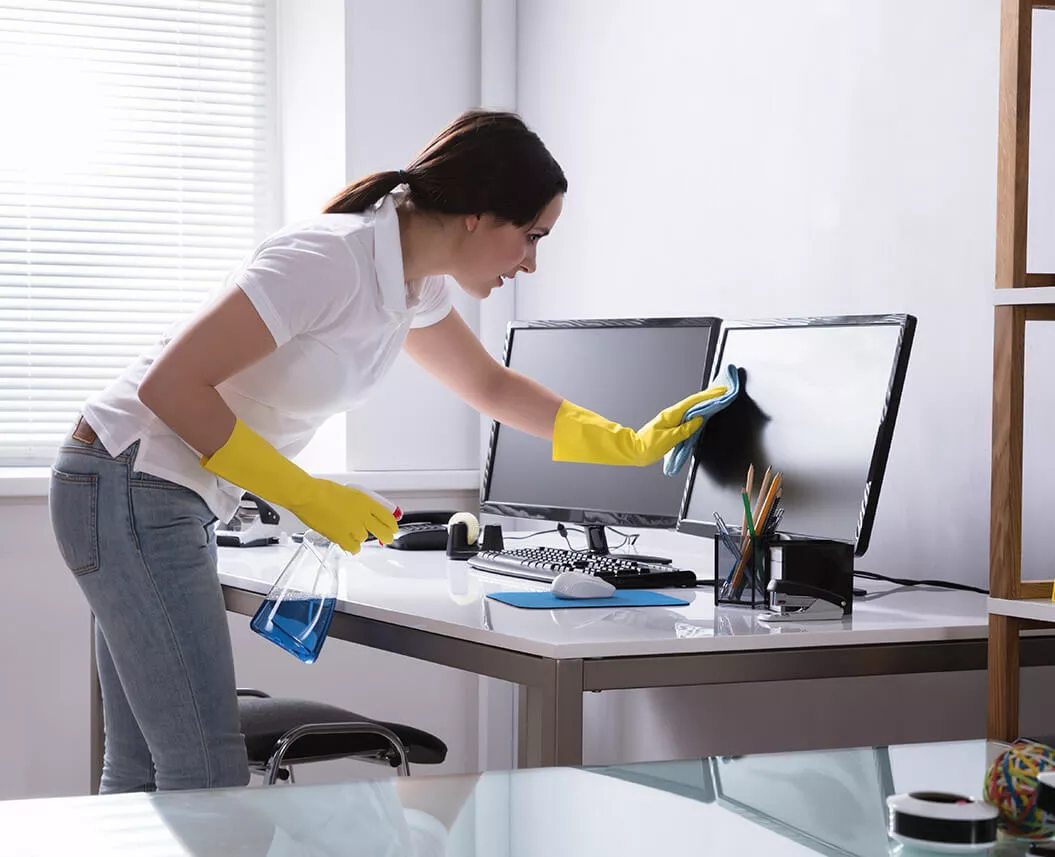 Service professionnel d'entretien ménager à Montréal dans un appartement moderne et propre